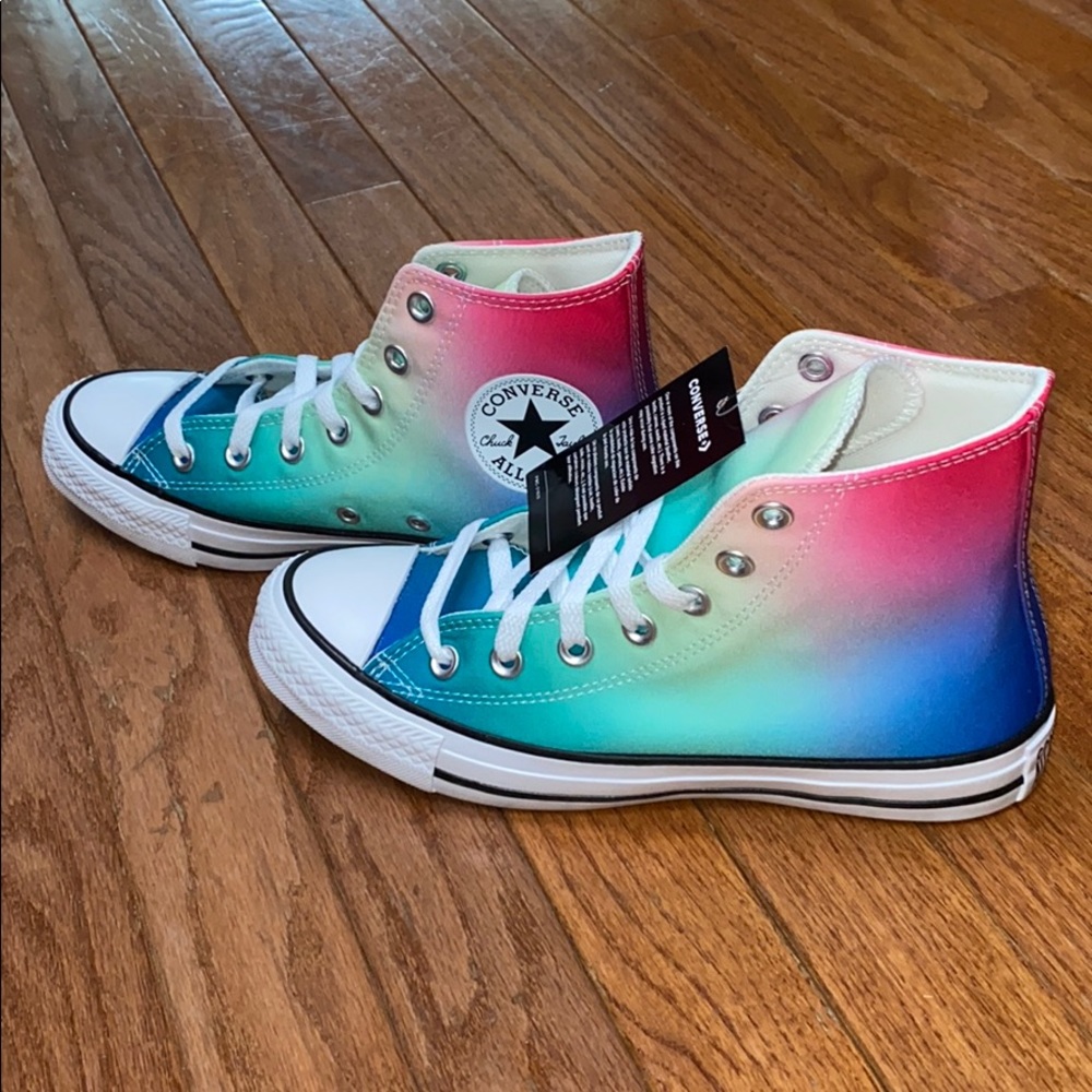 Unisex Chuck Taylor Converse sneakers high t…